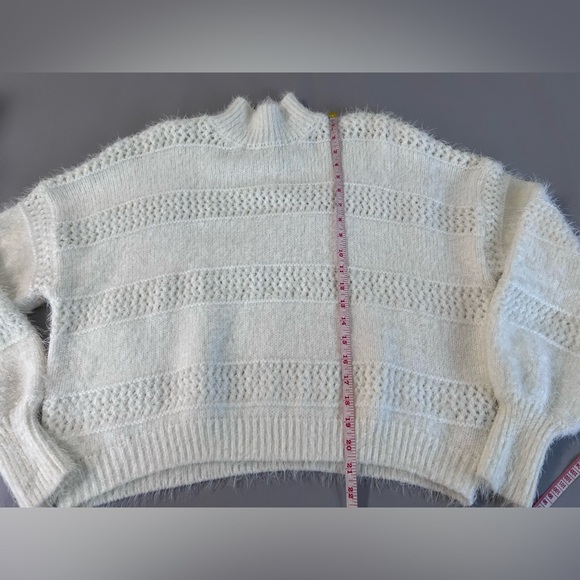 Forever 21 Fuzzy Contrast Panel Mock Neck Sweater Cream‎ Sz Large NWOT - Picture 4 of 13
